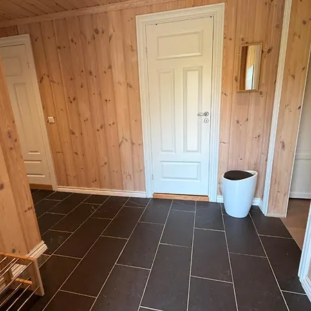 木屋 Bergestua - 4 Bedroom *